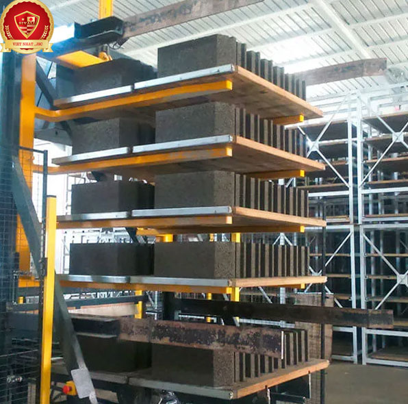 khay-gỗ-kê-gạch-không-nung